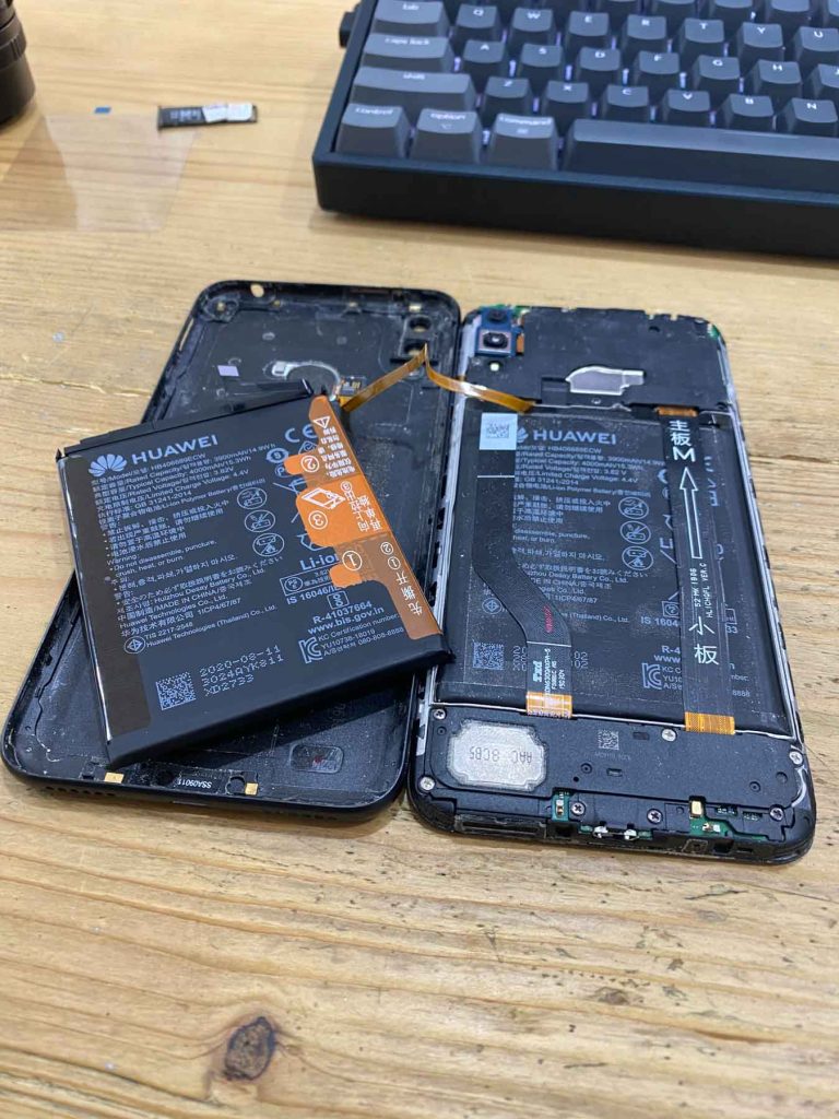 sostituzione-batteria-riparazione-telefoni-iphone-cellulari-desenzano-del-garda