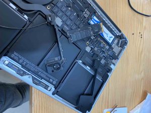 riparazione apple macbook upgrade ssd pulizia interna sosttuzione pasta termica